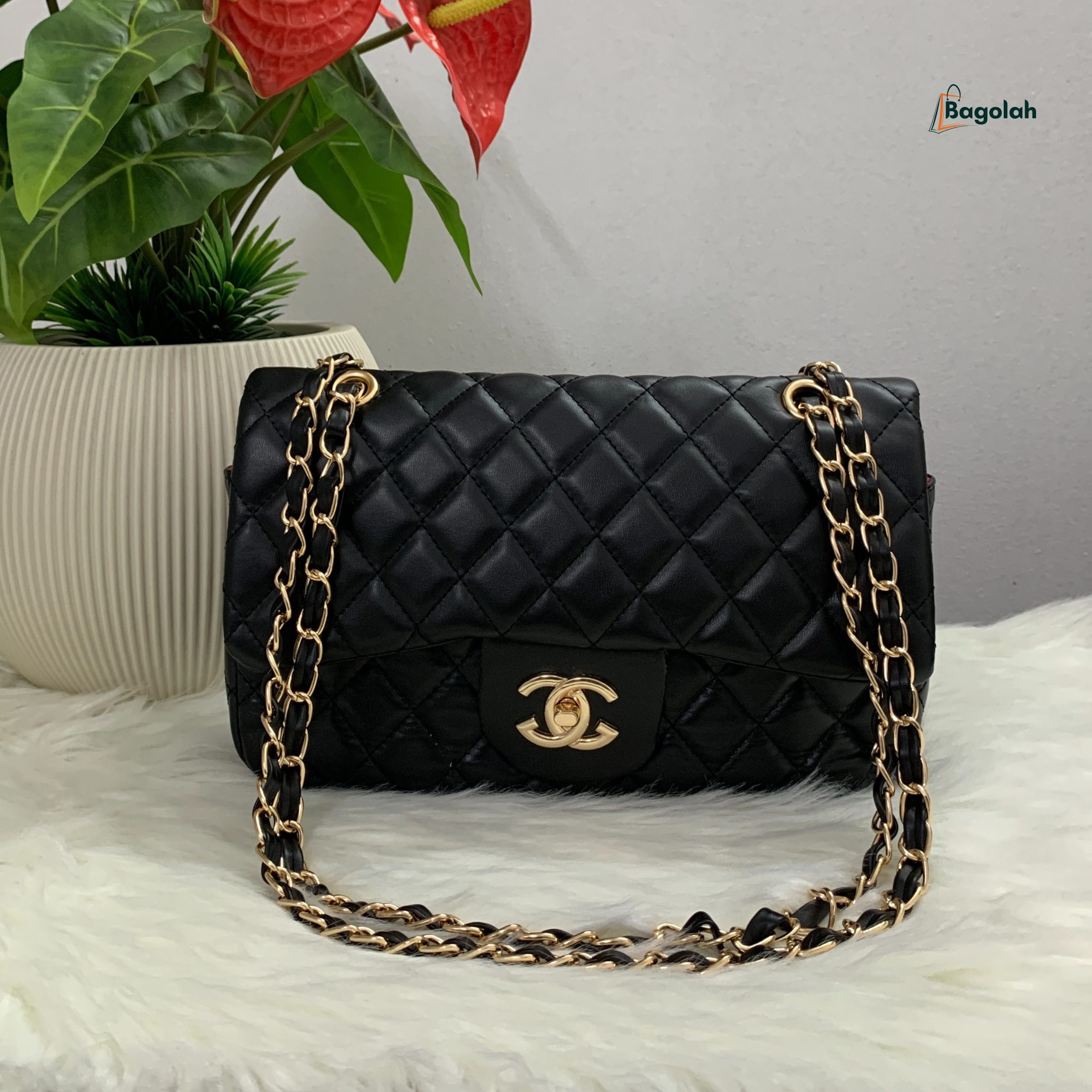 Chanel shoulder handbag Black Color
