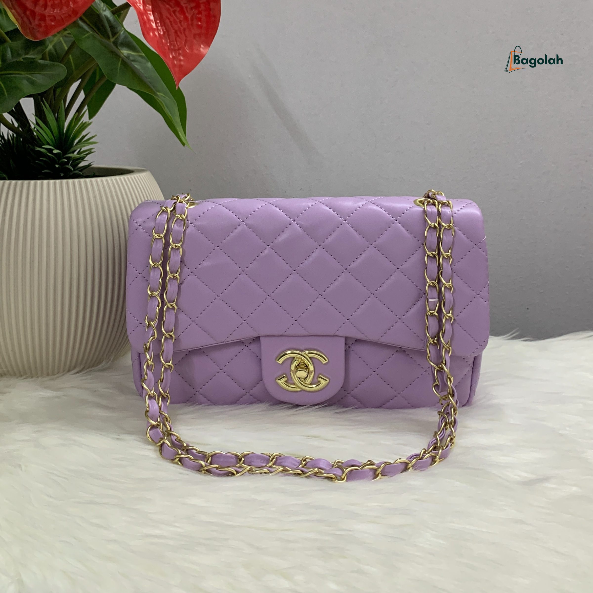 Chanel shoulder handbag Purple Color