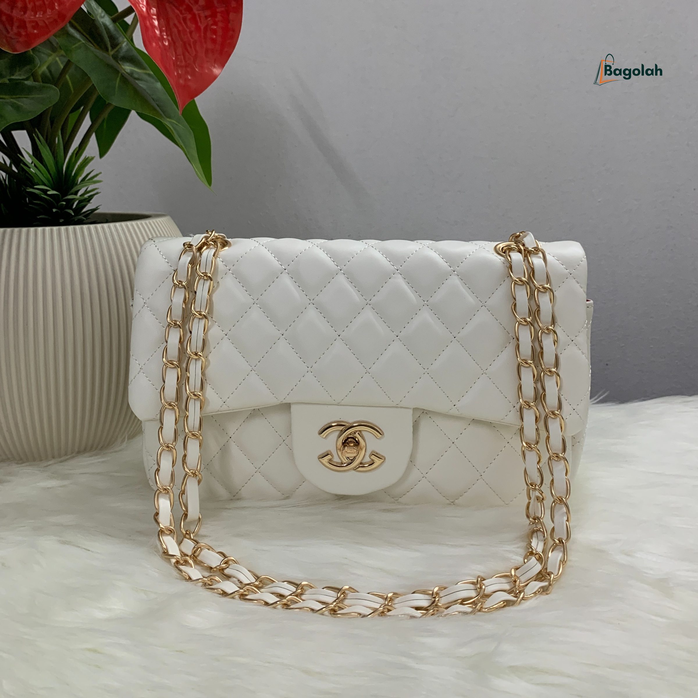 Chanel shoulder handbag White Color